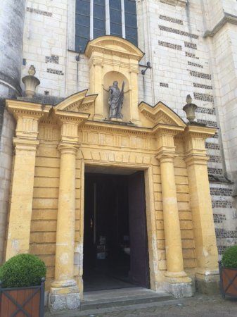 l'église Sainte-Croix de Bernay