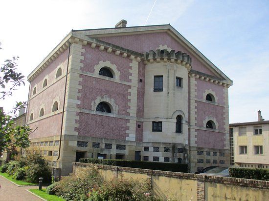 l'ancienne prison de Pont-l'Évêque
