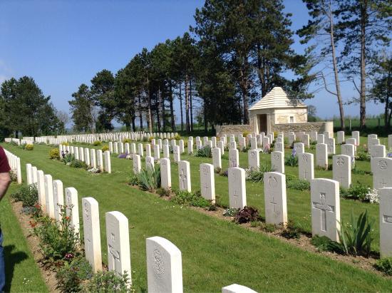 Cimetiere militaire Britannique de Bazenville