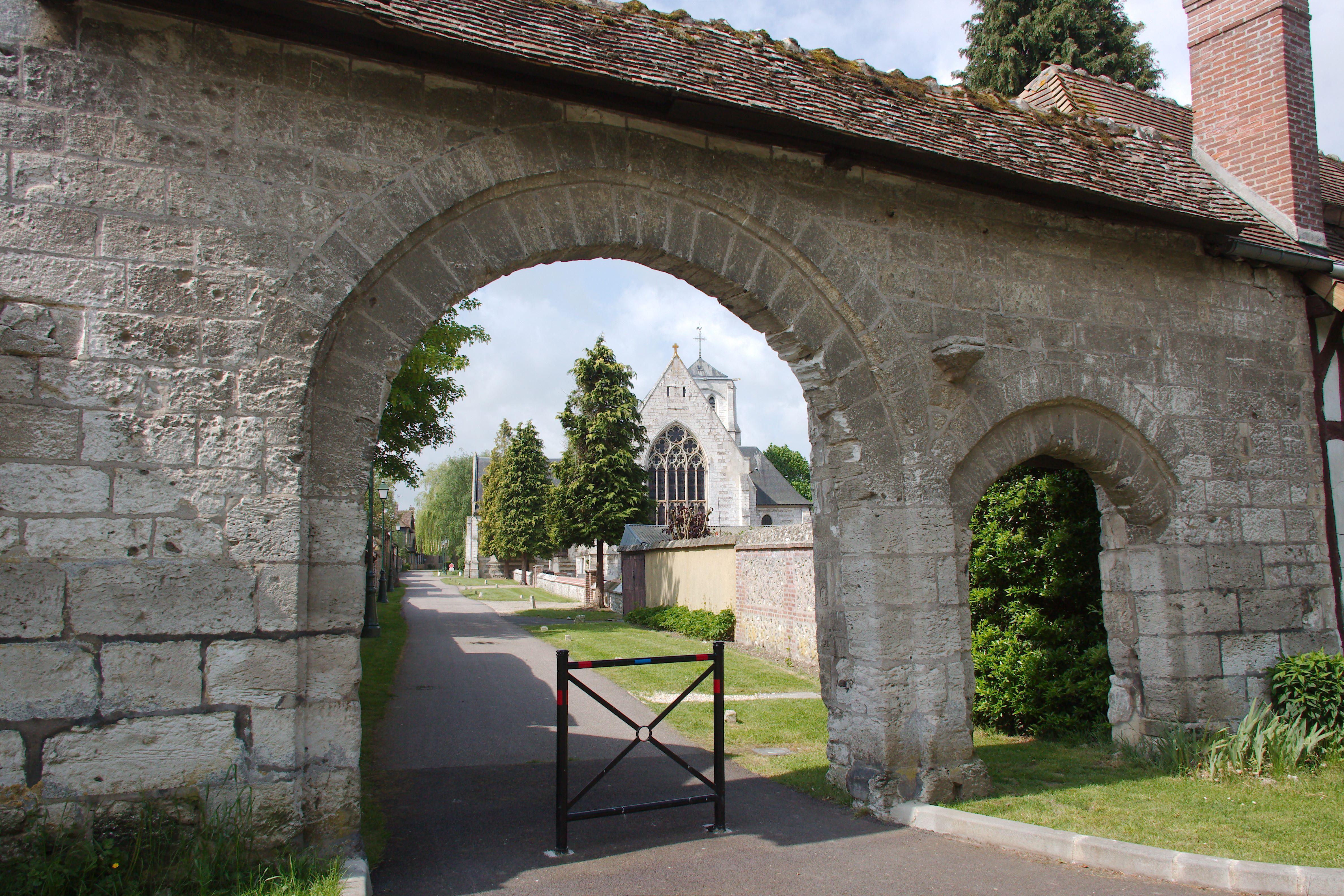 Collegiale Saint-Louis de La Saussaye