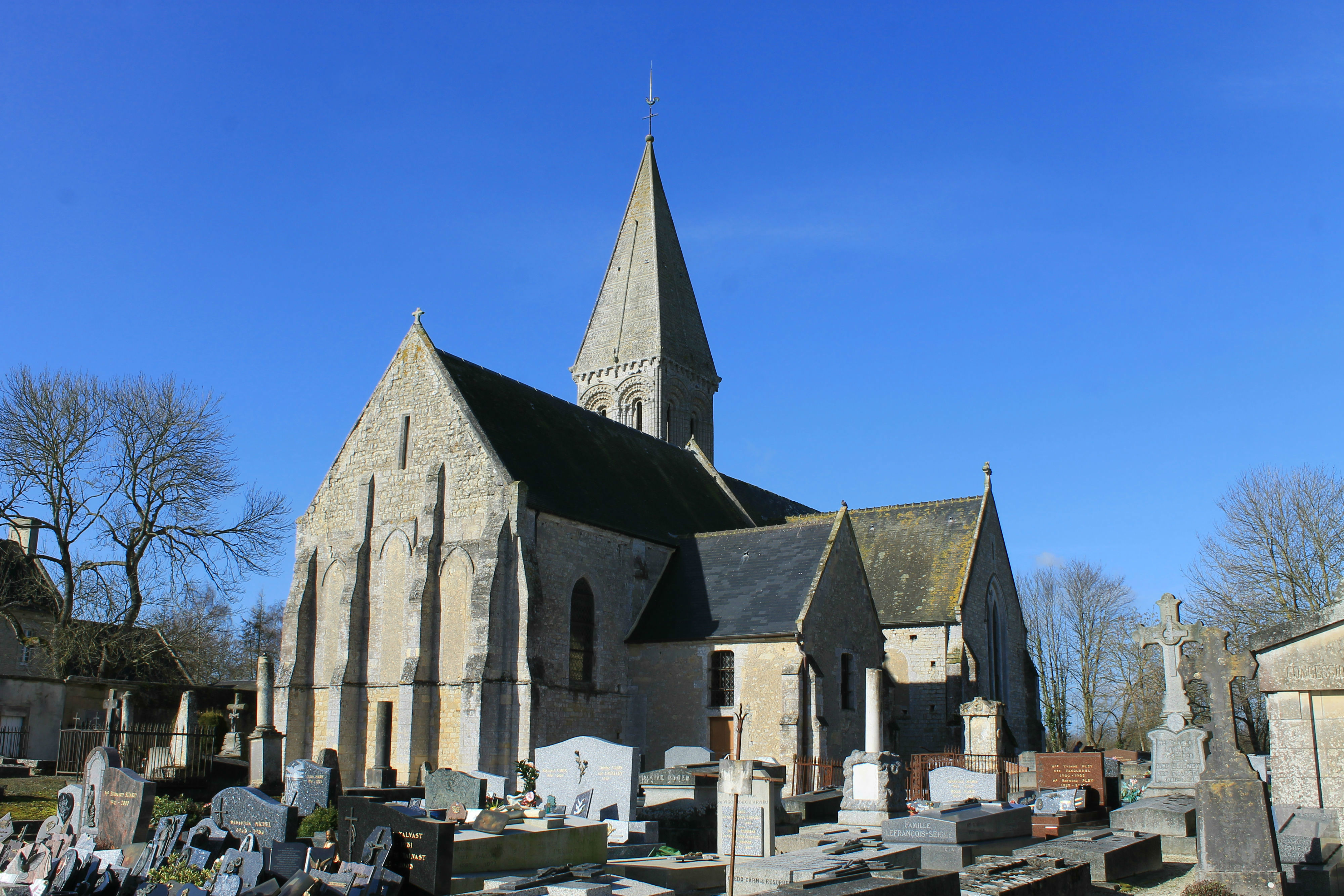 Eglise Saint-Loup de Saint-Loup-Hors