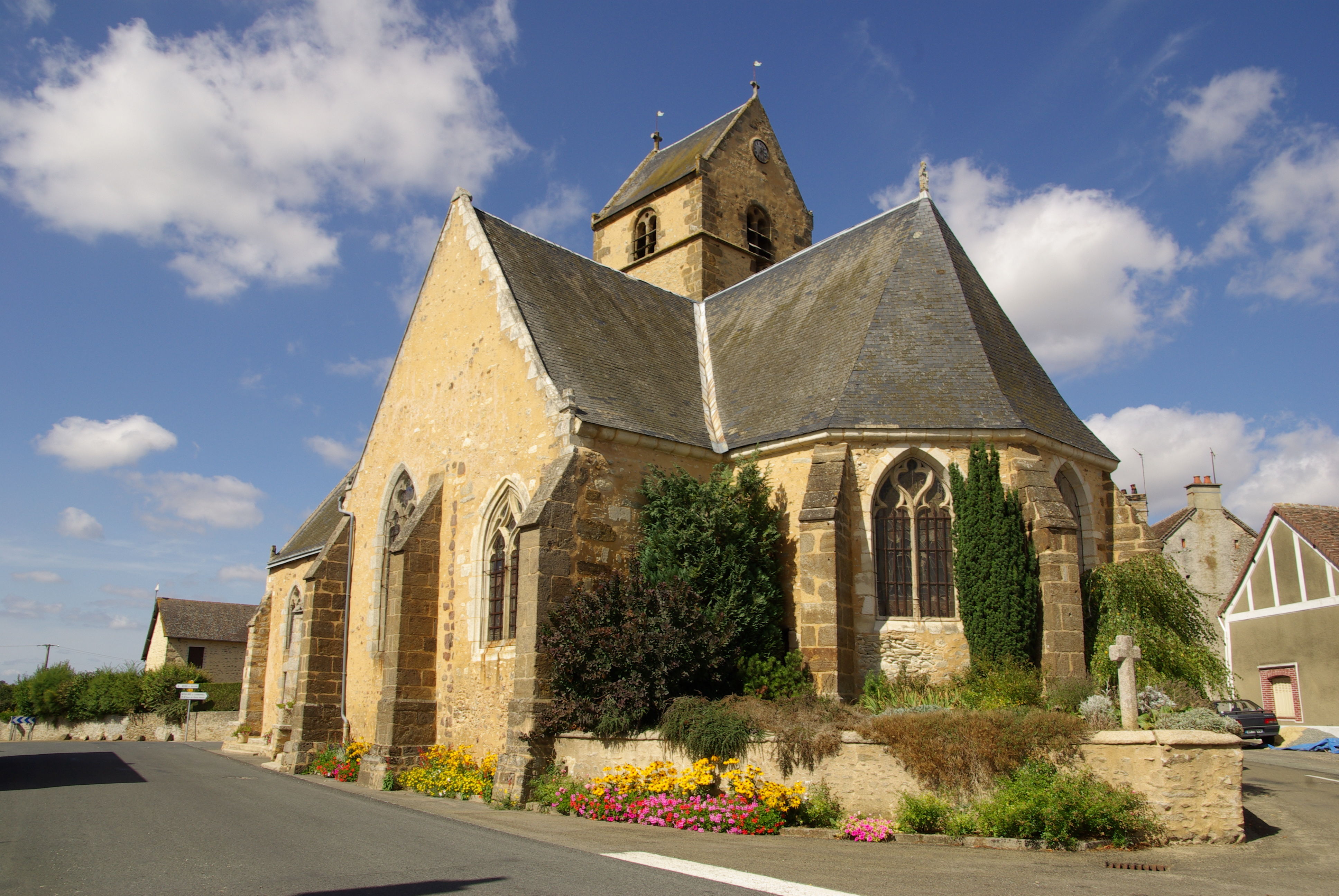 Saint-Pierre de Gesnes-le-Gandelin